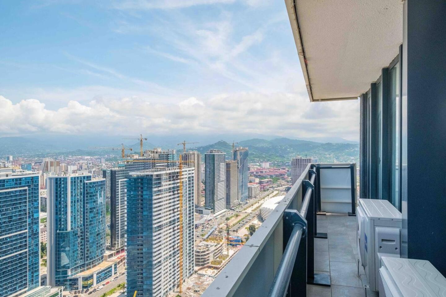 Luxury Orbi City Sea View Aparthotel บาทูมิ ภายนอก รูปภาพ