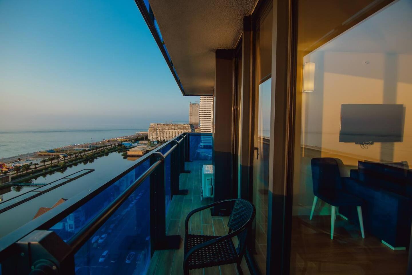 Luxury Orbi City Sea View Aparthotel บาทูมิ ภายนอก รูปภาพ