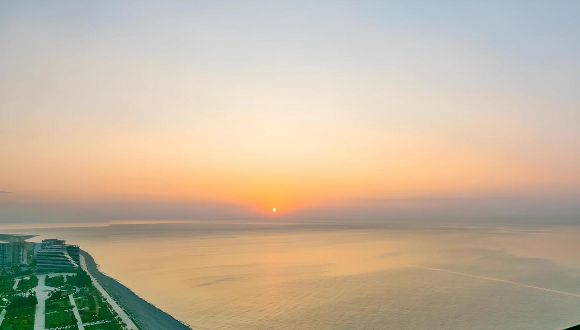 Luxury Orbi City Sea View Aparthotel บาทูมิ ภายนอก รูปภาพ