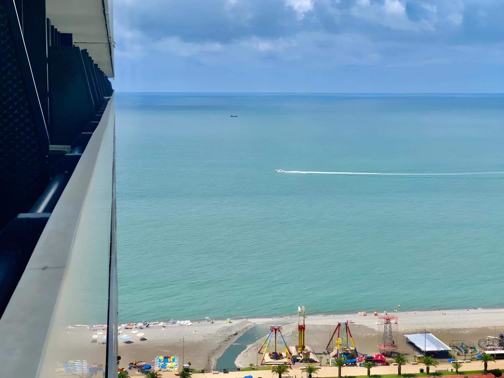 Luxury Orbi City Sea View Aparthotel บาทูมิ ภายนอก รูปภาพ