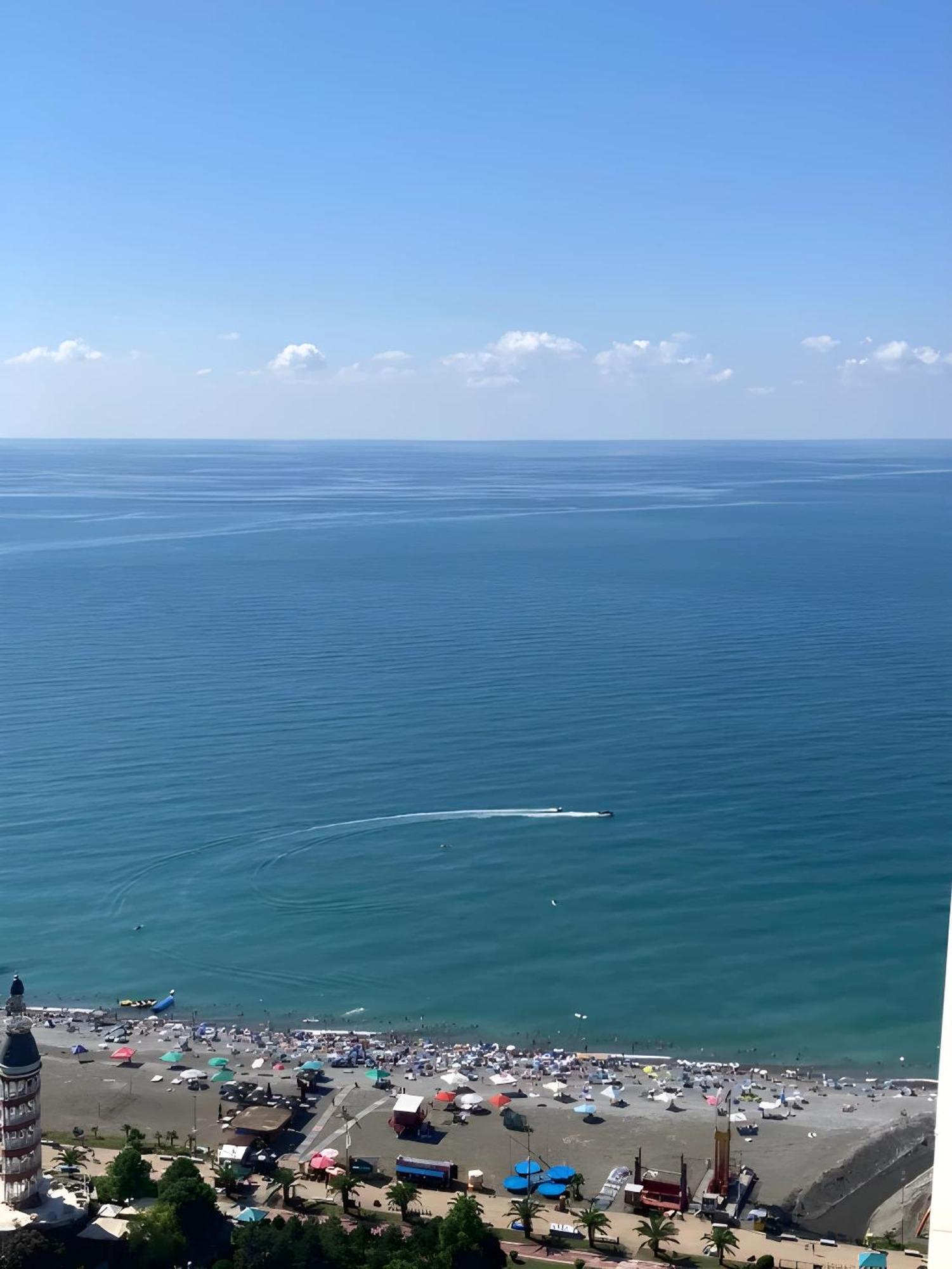 Luxury Orbi City Sea View Aparthotel บาทูมิ ภายนอก รูปภาพ