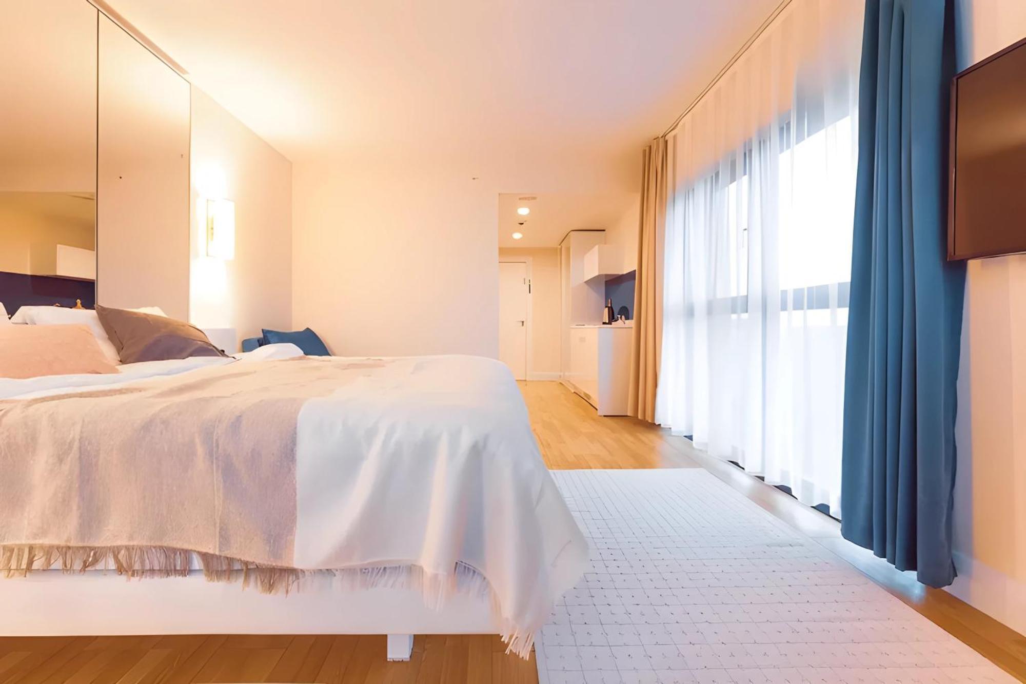 Luxury Orbi City Sea View Aparthotel บาทูมิ ภายนอก รูปภาพ